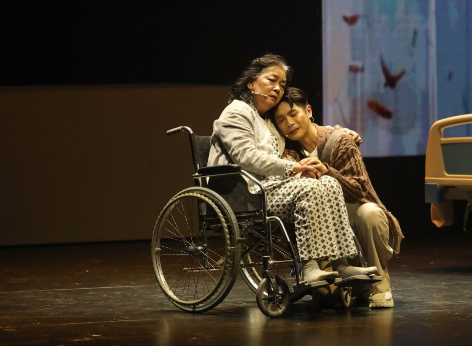 《够力好戏》演员身怀多技 林国伟各种分身惹笑观众