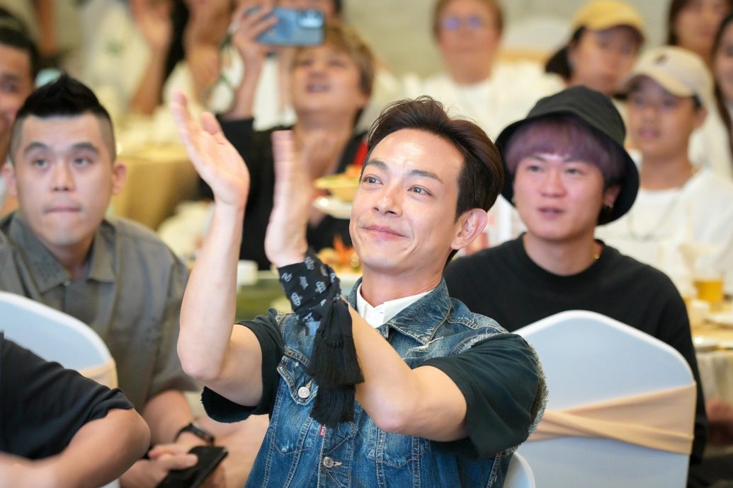 《妈妈又要嫁》正式杀青 胡定欣惊喜现身