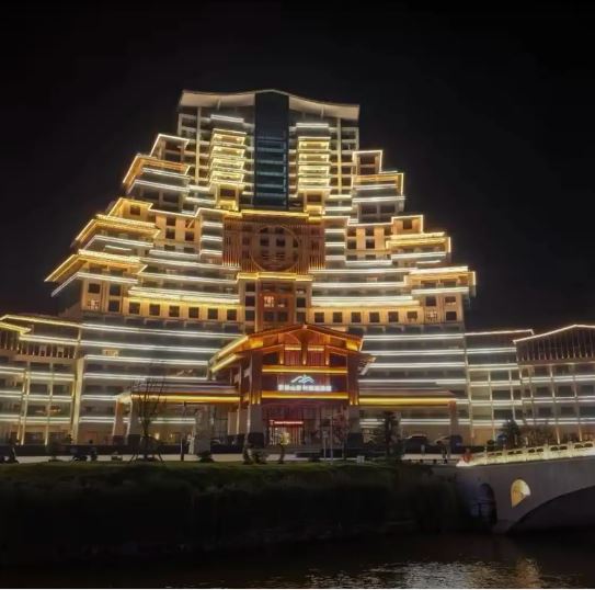 “中国第一烂尾楼”华丽转身　 改头换面成豪华酒店...房价最高1300元一晚