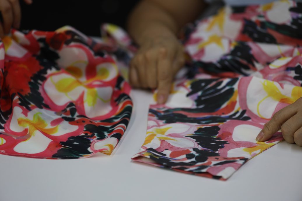 【花样世界/02】时装设计锦上添“花”