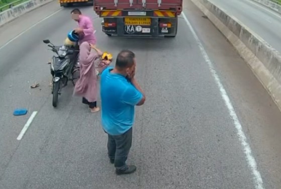 一家三口共乘摩托车外出 　妻命丧罗里轮下