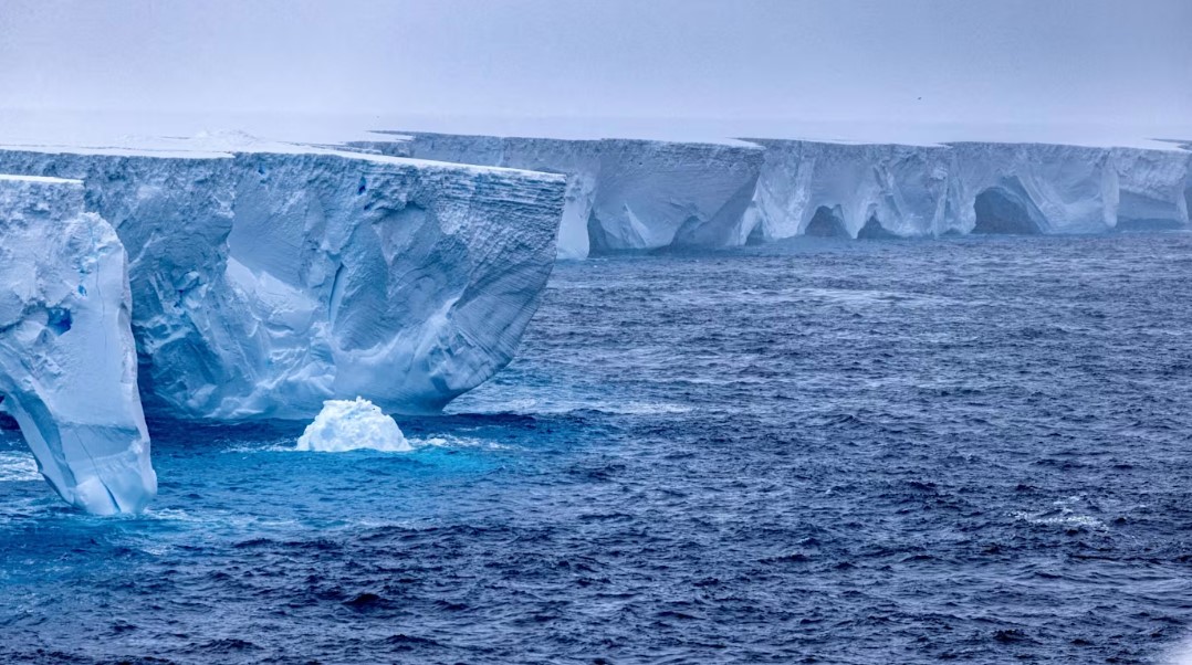 万亿吨冰山A23a启程“北漂” 生命进入最后倒计时