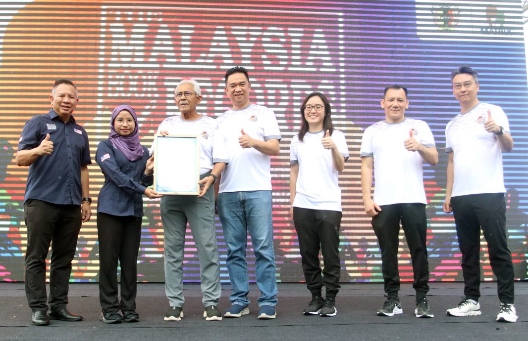 万众一心绘壁画 金群利马拉松“海绵壁画”获大马纪录大全认证