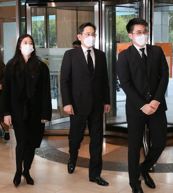 三星掌门人25岁长子放弃美国籍 返回韩国当兵