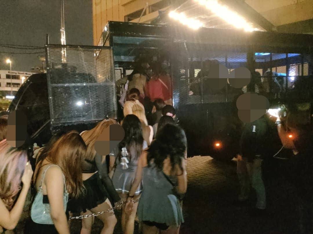 三星级酒店改成风月场所·移民局逮捕37外籍女郎