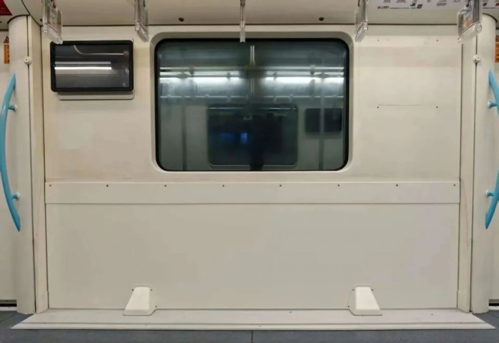 上海地铁9号线高峰期拆座  打工族“生存战”更难了