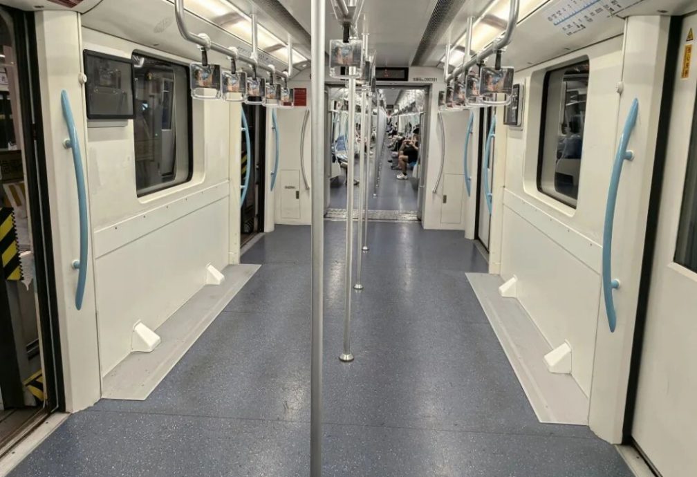 上海地铁9号线高峰期拆座  打工族“生存战”更难了