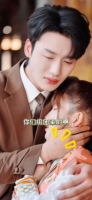 下跪戏被抓包裤裆破洞 短剧男神崩溃:最狼狈霸总