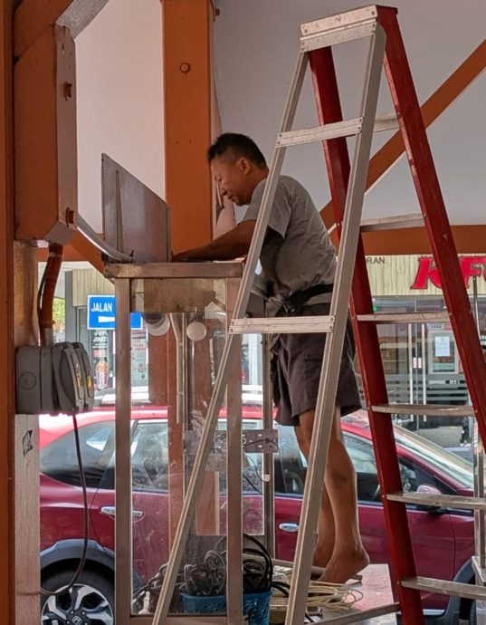 不夜天公市小贩开始搬迁至大巴刹预料一个星期后正式营业