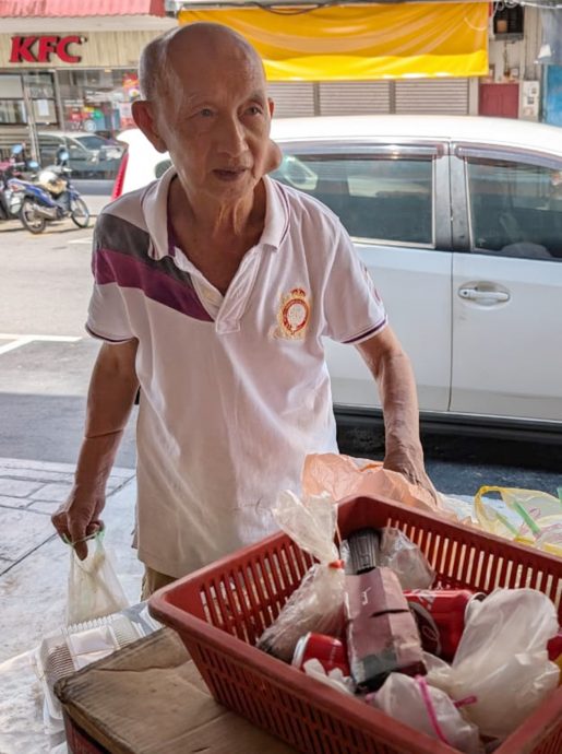 不夜天公市小贩开始搬迁至大巴刹预料一个星期后正式营业