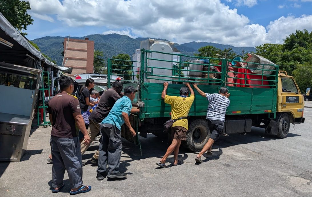 不夜天公市小贩开始搬迁至大巴刹预料一个星期后正式营业