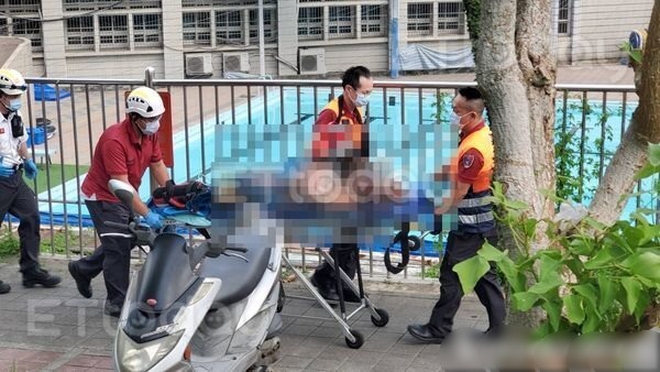 不忿家里抽烟屡被念 老翁疑反锁房内抽烟酿火警丢命