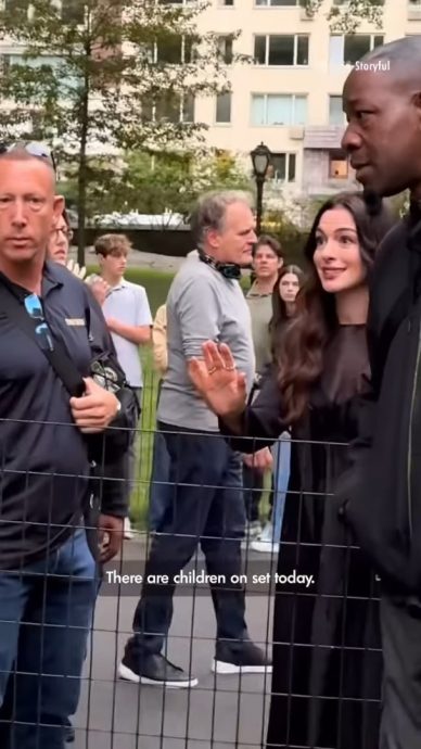 不满狗仔片场滋扰推挤 安妮希达薇为护童挺身劝阻