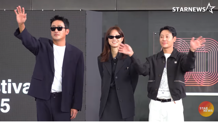 与孔晓振金东旭迟到没道歉挨轰 河正宇全程戴墨镜添怒火