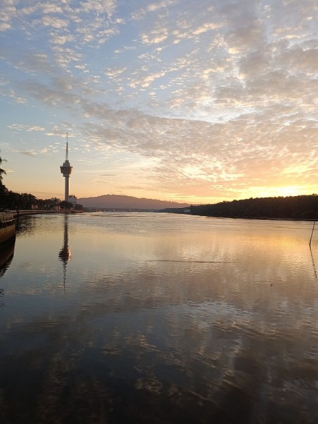 东:彳亍关丹之二关丹河畔看日出