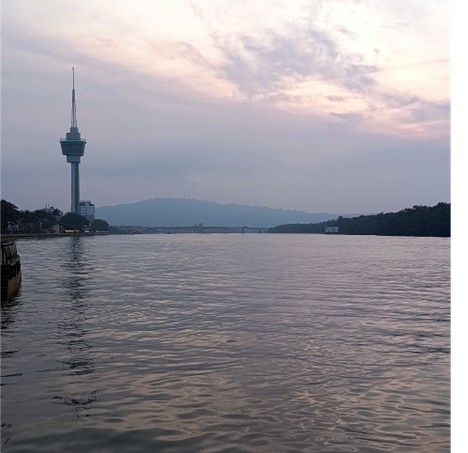 东:彳亍关丹之二关丹河畔看日出