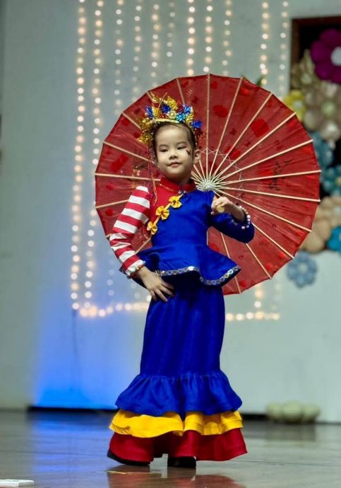 武吉丁宜华小独立日服装和爱国歌曲歌唱比赛