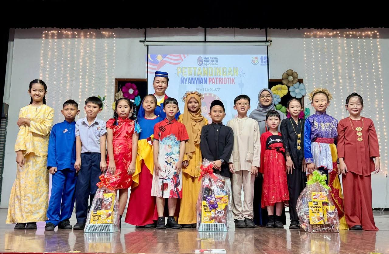 武吉丁宜华小独立日服装和爱国歌曲歌唱比赛