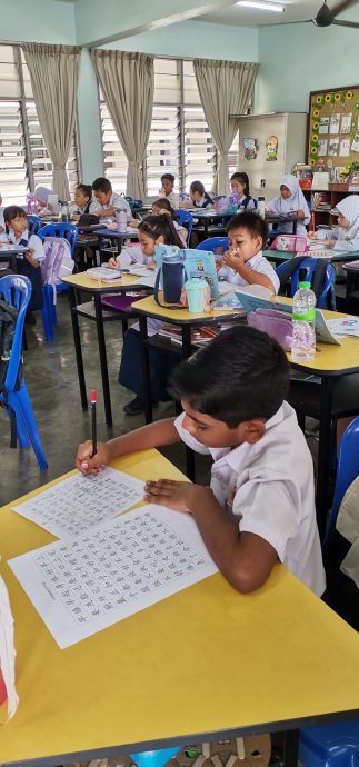 东（已签发）：《和墨坊》联合关丹光华华小举办“孔子诞辰”《论语》书法与硬笔字比赛