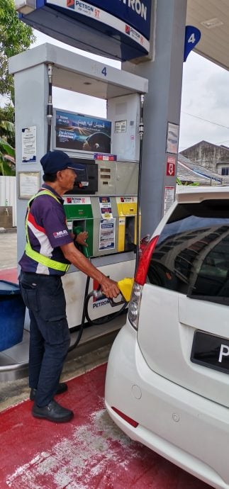 东(已签发):军警添打仁政昌明RON95汽油补贴计划开跑