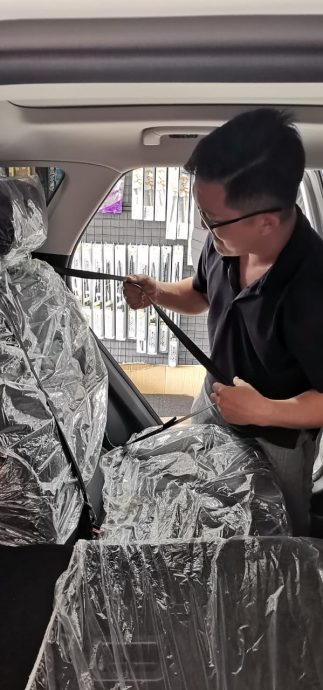 东(已签发):后座乘客未系安全带罚300,少数乘客遵守。