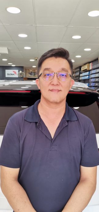 东(已签发):后座乘客未系安全带罚300,少数乘客遵守。