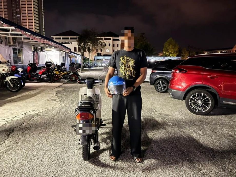 东（已签发）：巫裔摩托车骑士表演“单轮骑”特技被捕