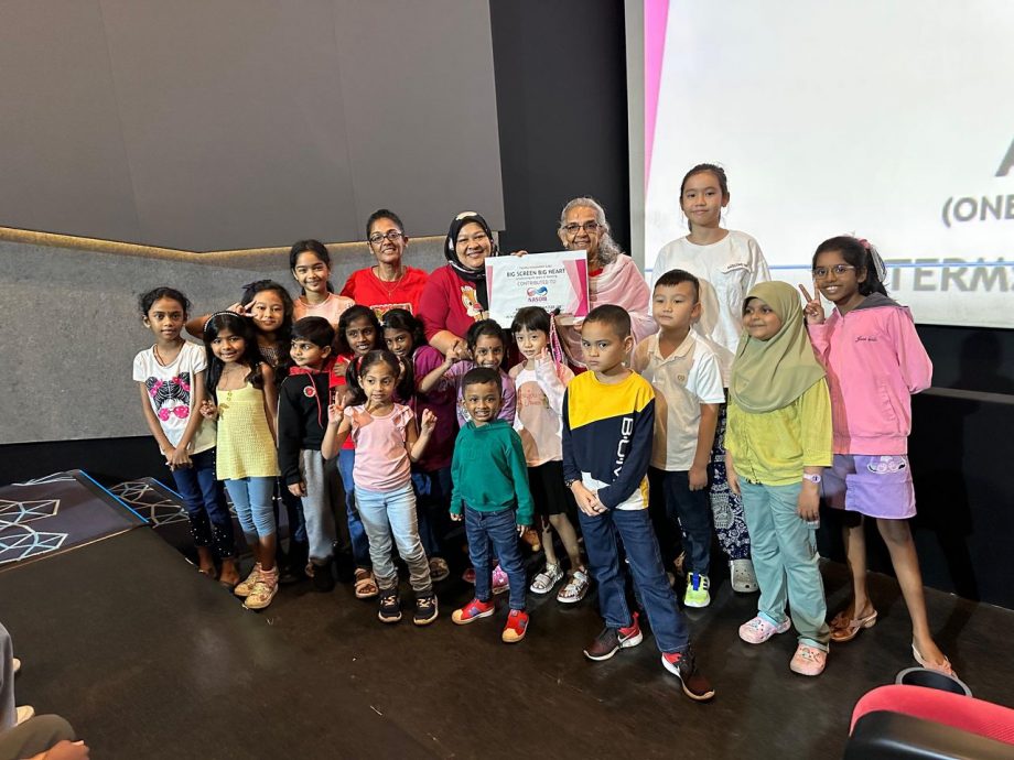 东(已签发):幼儿园举办慈善电影放映会,善款捐助自闭症协会。