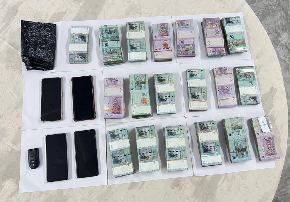 东(已签发):男子持有多瓶“毒品饮料”被捕