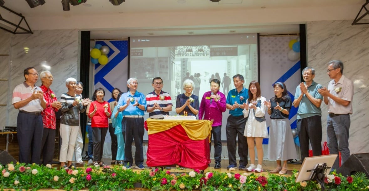 东(已签)哥打峇鲁中华中学1983年毕业生《甲子重逢,风华依旧》同学聚会。