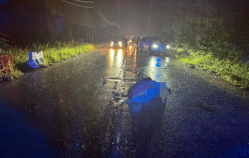 东(已签):东(已签):疑是雨天路滑,话望生一名43岁摩托车骑士失控翻覆,魂断公路。
