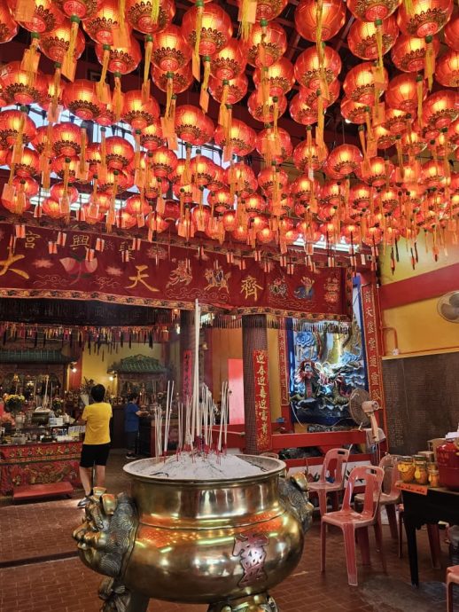 东(已签):吉兰丹圣兴宫下月初欢庆“齐天大圣千秋宝诞”,特推出代点祈福品,包括续点光明平安灯。