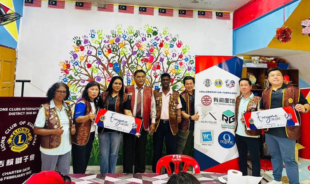 东(已签):瓜拉吉赖狮子会与当地残障儿童中心联办系列配合国庆日的活动。