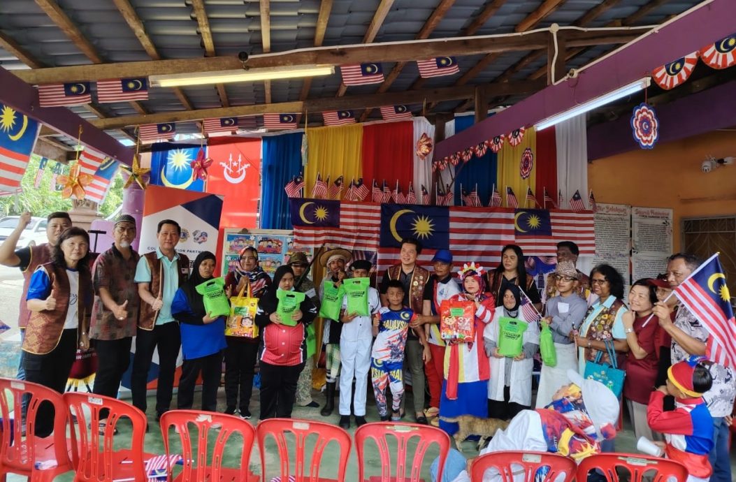 东(已签):瓜拉吉赖狮子会与当地残障儿童中心联办系列配合国庆日的活动。