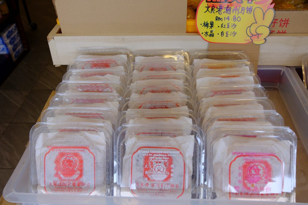 东:卡通造型月饼抢滩