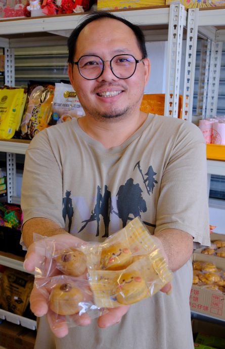 东:卡通造型月饼抢滩