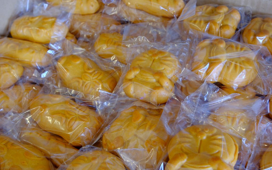 东:卡通造型月饼抢滩