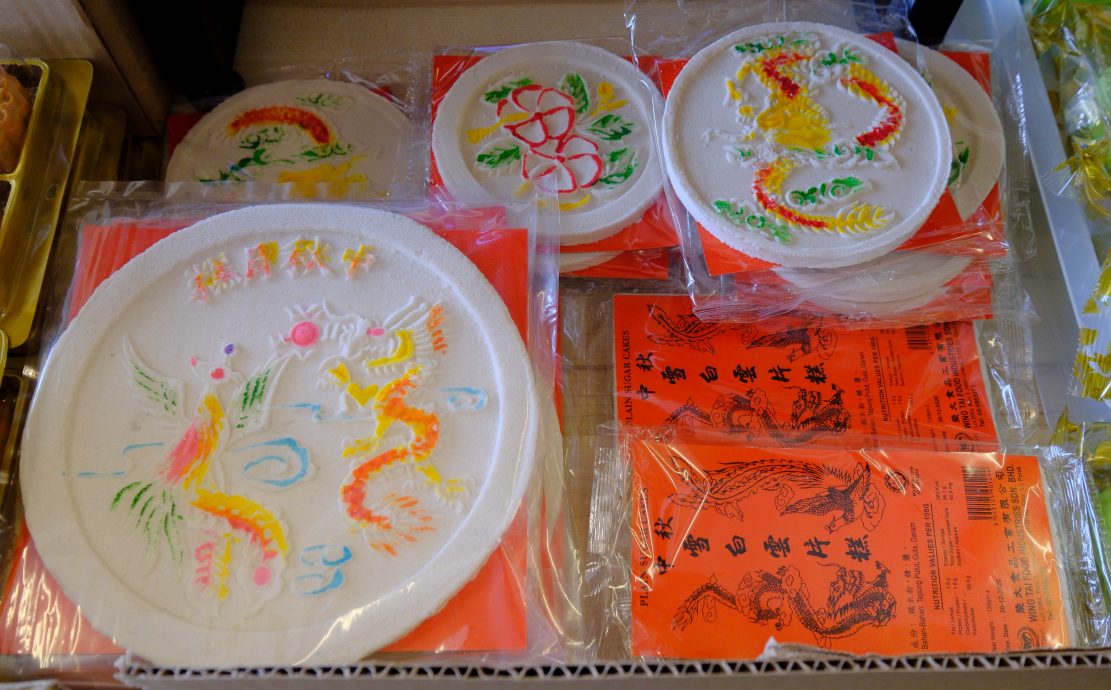 东:卡通造型月饼抢滩