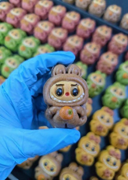 东:卡通造型月饼抢滩