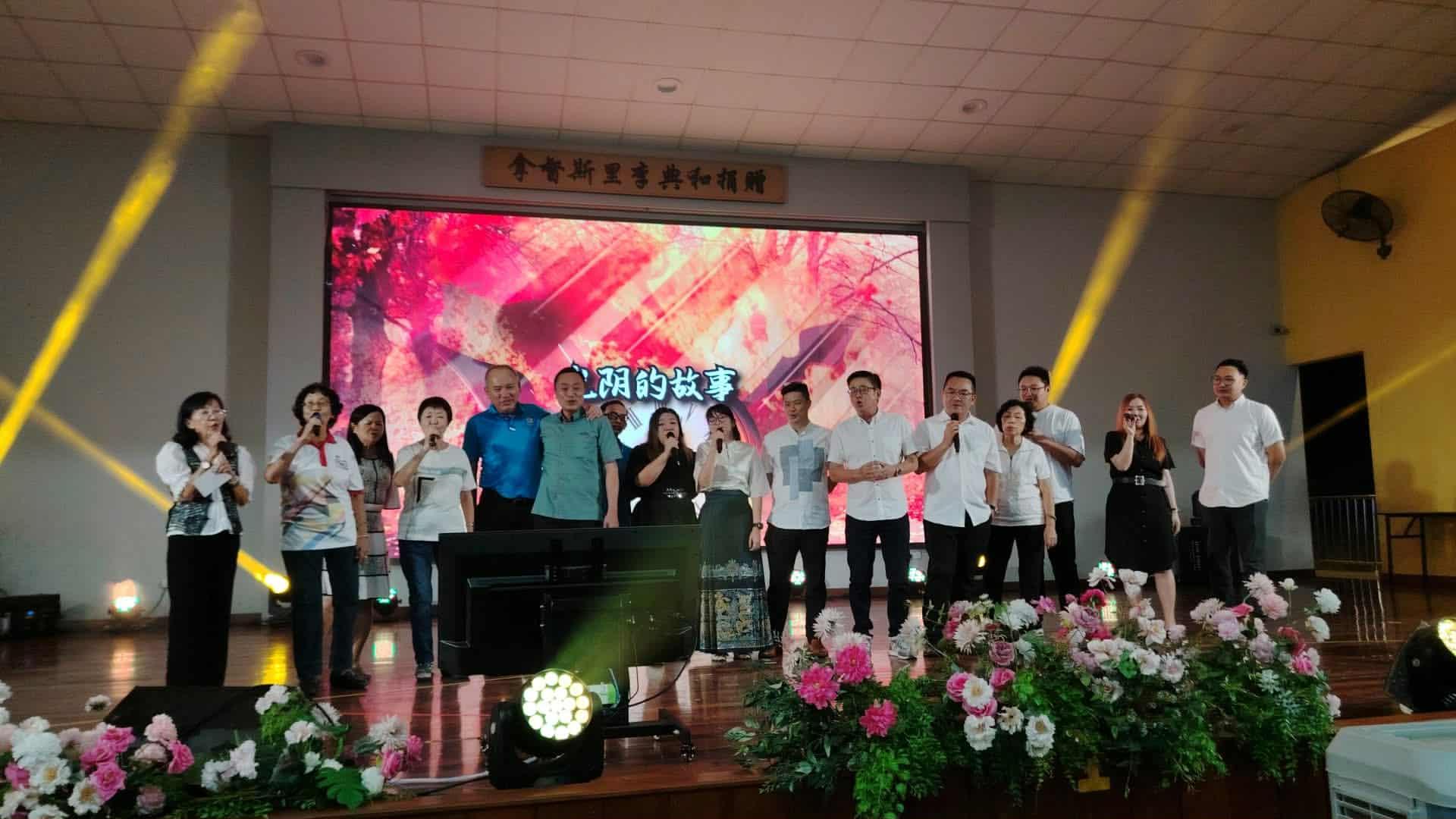 东：哥市中华中小学董事长赖德城认为，学校不仅是学习知识的地方，更是守护与传承中华文化的重要阵地。学生在校园中接触并体验中华文化,能让其他们并心中扎根，并延续传承。