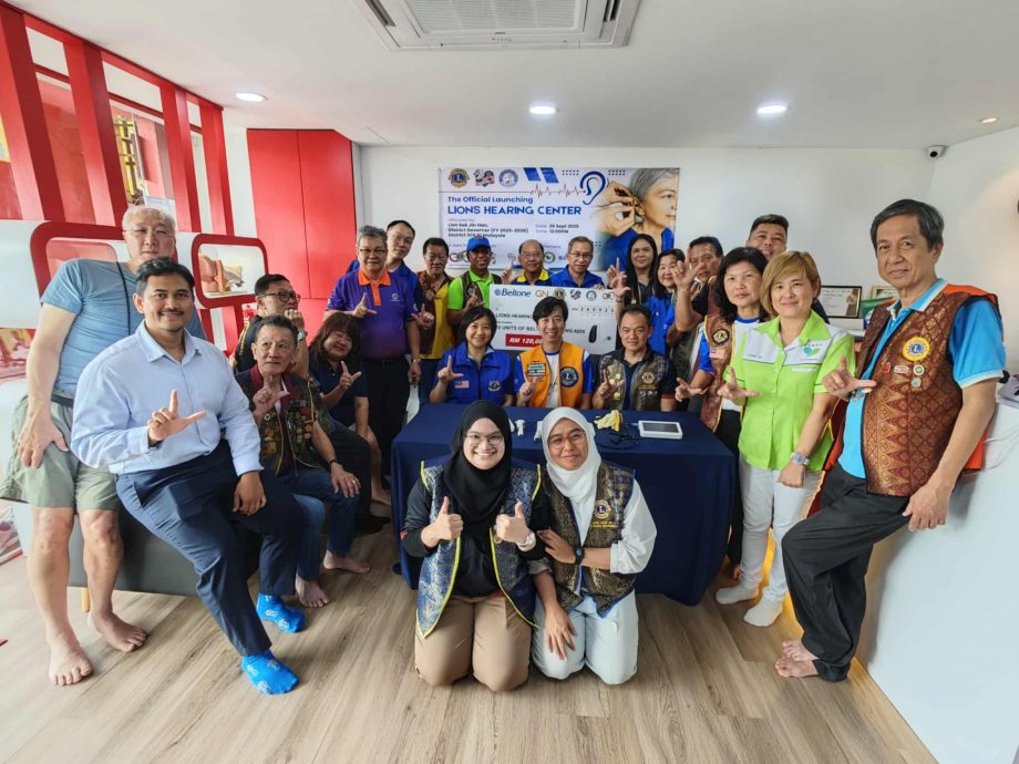 东：国际狮子会马来西亚308B1区第一分区属下的哥打峇鲁市世纪狮子会，今日在Hear Care KB Company举行了“听力中心”的推介礼，正式启用由狮子会全权赞助的听力公益活动。