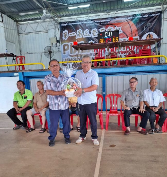 东:已签发:瓜登贞德灵工业区厂商公会重新启动冠病疫情前的篮球赛,并以“第一届瓜登厂商杯”之名全新出发。