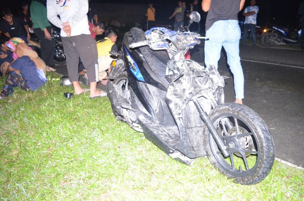 东:已签发:20岁女子凌晨骑摩托车返家途中疑撞上水牛,当场丧命。