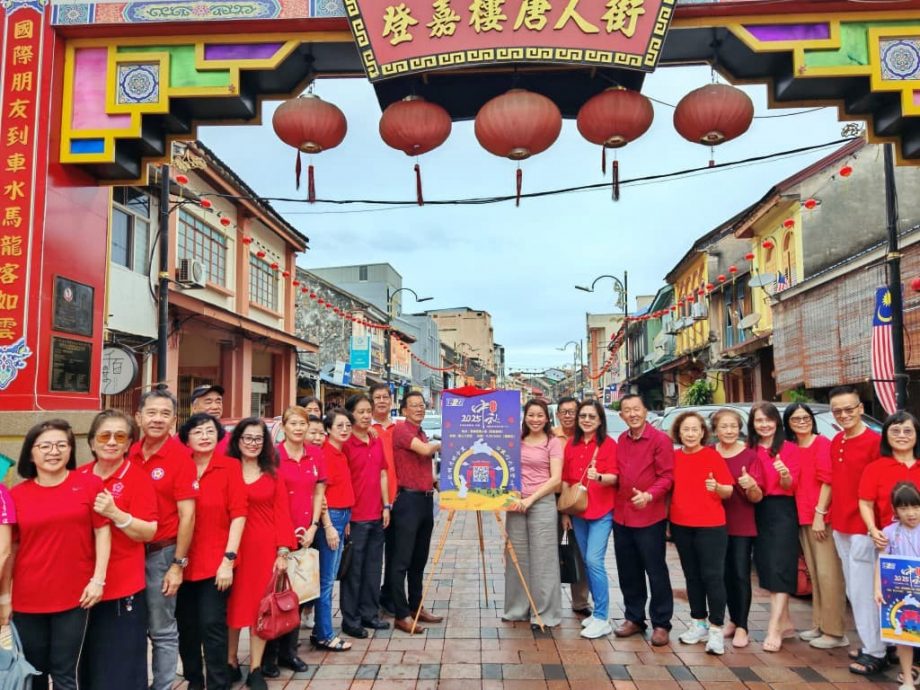 东:已签发:322行动委员会正式推介中秋嘉年华官方脸书,并为即将于10月11日举行的嘉年华展开倒数。