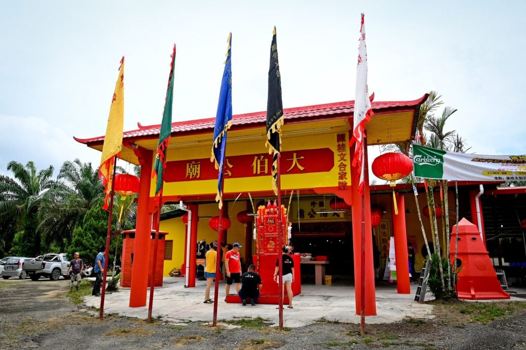 东：已签发：关丹班珍大伯公庙订于本月27及28日（星期六及日），举行庆祝大伯公庙周年千秋宝诞盛典