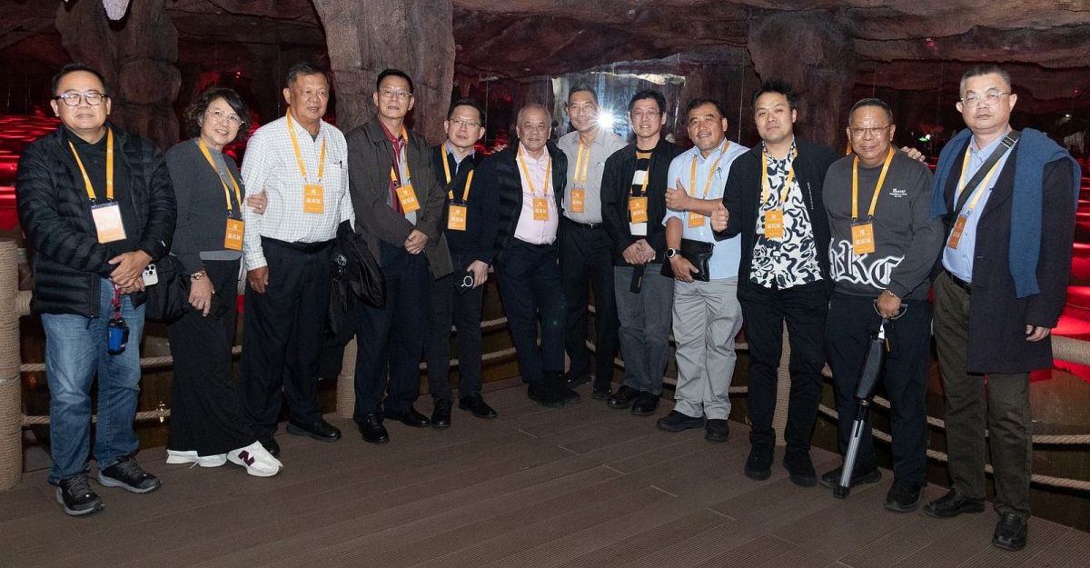 东：已签发：华总副总会长拿督林广有对首相拿督斯里安华成功访华及取得的丰硕成果表示激赏和振奋