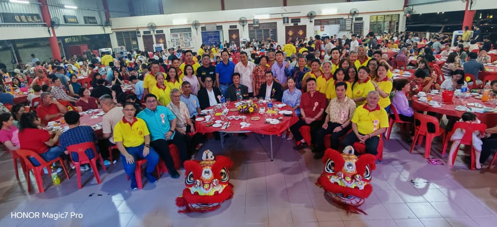 东:已签发:华总永久名誉会长丹斯里方天兴希望今后,能够获得我国政府考虑,与国际同步设立国家级别的二战纪念活动