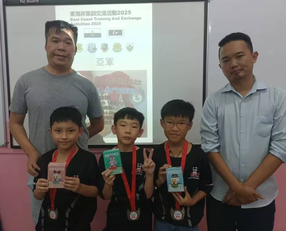 东：已签发：甘马挽挽华华小智能机械博士队在2025年格斗机器人模拟赛中表现出色，勇夺亚军。