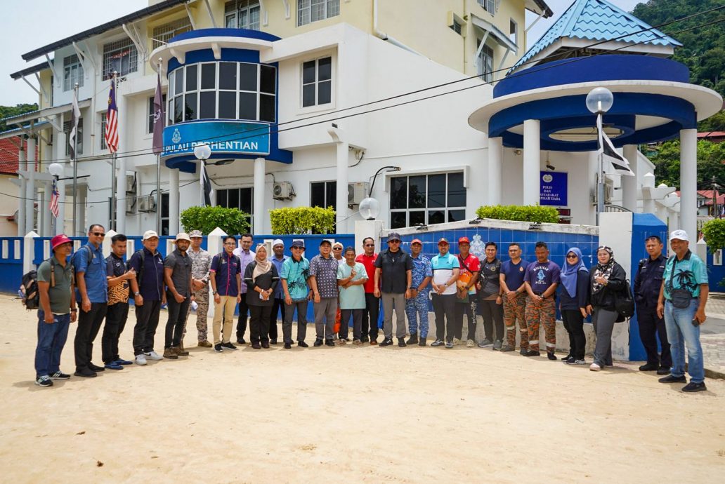 东:已签发:登嘉楼州政府同意在停泊岛及士兆的浪中岛成立特别搜救队伍,以提升两座度假岛屿的游客安全。