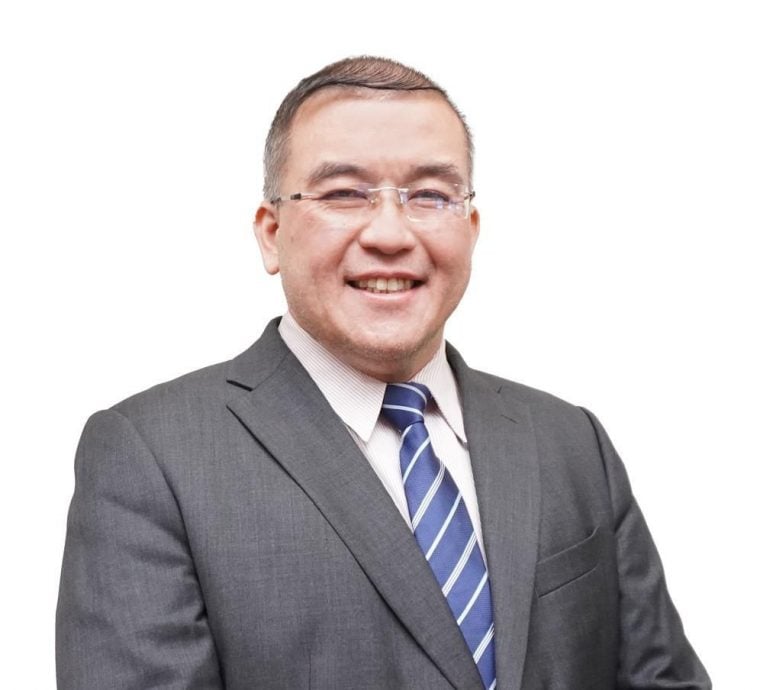 马华关丹区会秘书拿督李才华遗憾关丹德伦敦大厦前城市花园地标遭破坏,呼吁地方政府尽快修复及增设闭路电视